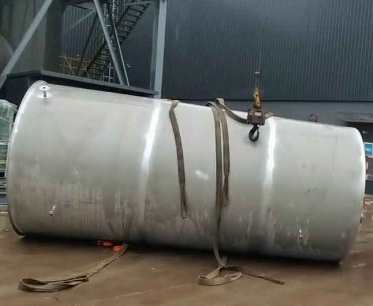1696667707967894.jpg 不銹鋼氨水儲罐.jpg